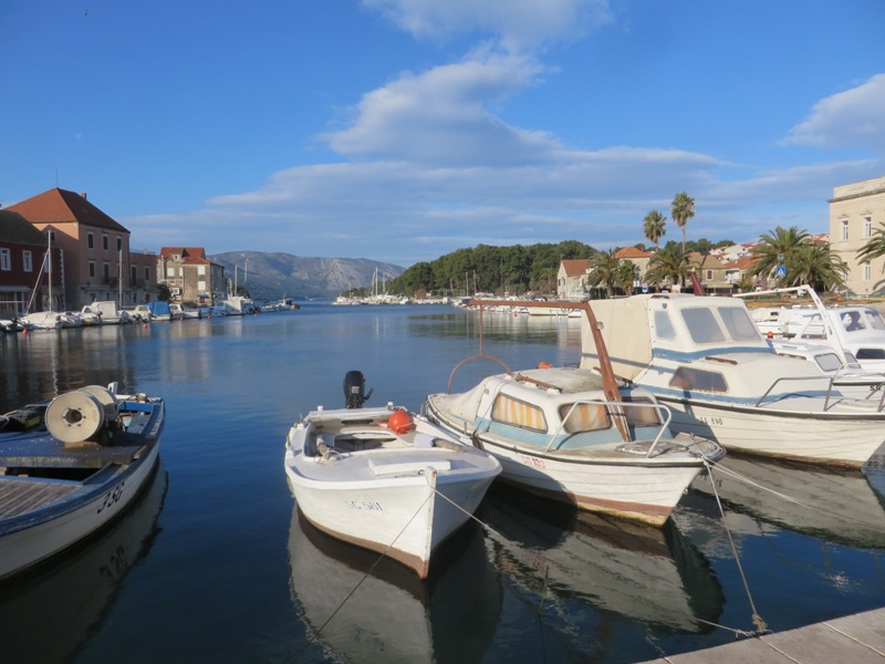 January sunshine on Stari Grad harbour